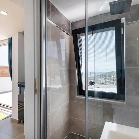 Villa Sleeps 6 With Pool Air Con And Wifi *