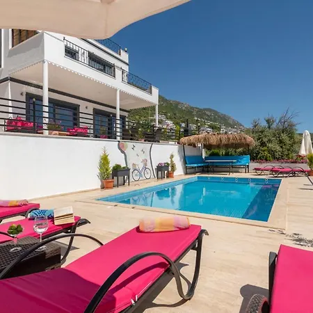 Sleeps 6 With Pool Air Con And Wifi *